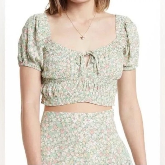 Elodie by Anthropologie green floral smocked puff short sleeve crop boho top - Picture 1 of 11